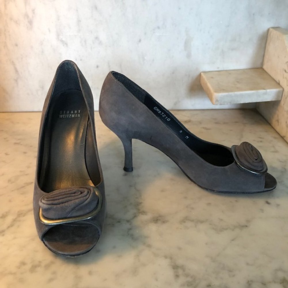 STUART WEITZMAN Grey Suede Peep Toe Rosette Heels 6B